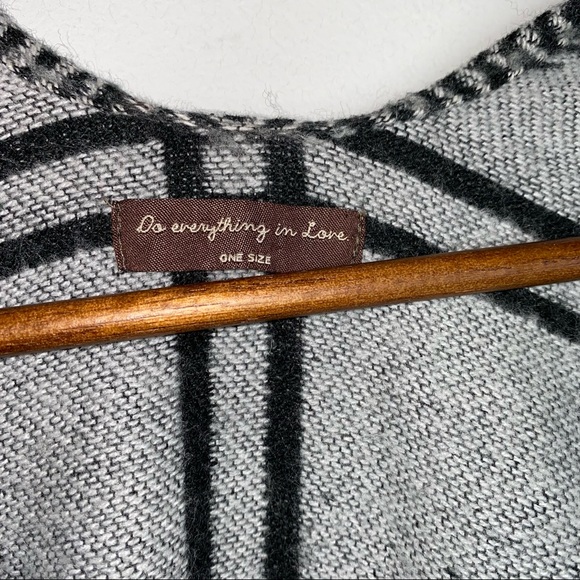 Do Everything With Love Knit Fringe Sweater Poncho One Size Black Gray - Picture 5 of 5